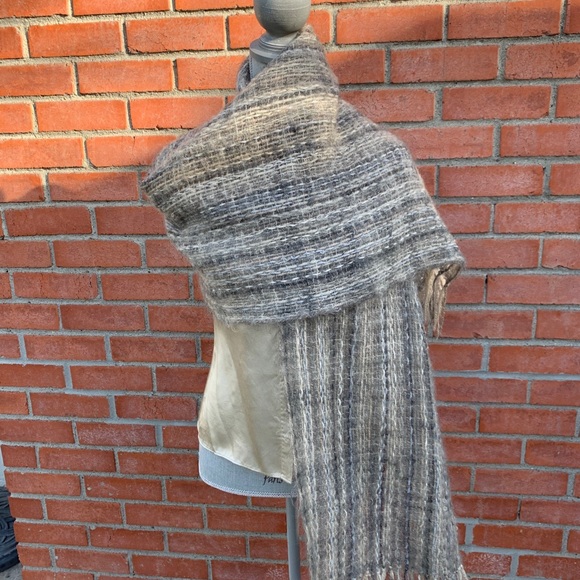 Large pure wool shawl - Picture 6 of 10